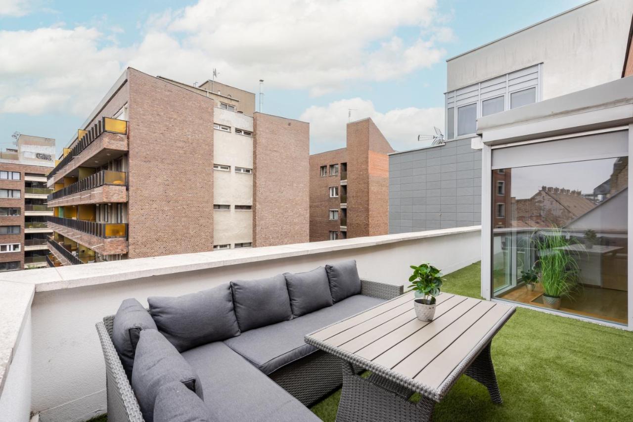 Penthouse Three Bedrooms, Three Balconies Apartment With Free Parking In Kiraly Street Budapest Exterior foto